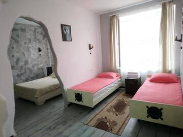 Фото номера Четырехместный номер с ванной комнатой Отели типа «постель и завтрак» ApartHotel in Alaverdi г. Алаверди 4